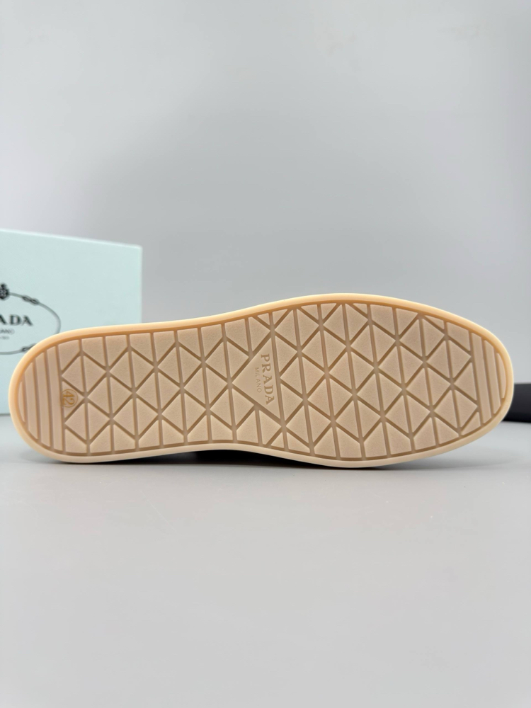 Prada Bej Süet Loafer (İTHAL ÜRÜN)