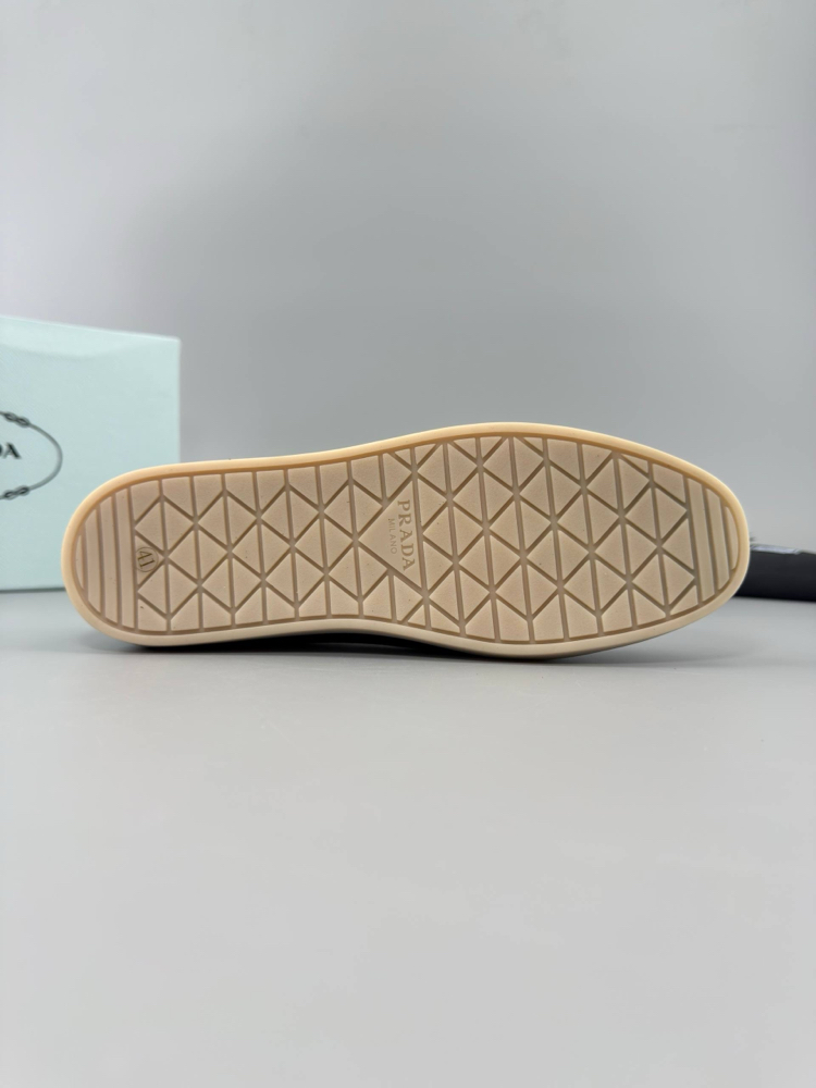 Prada Siyah Süet Loafer (İTHAL ÜRÜN)