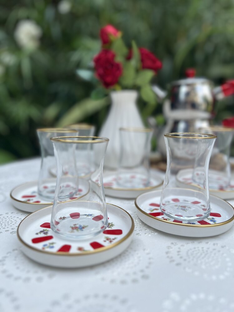 12 Parça Kırmızı Çiçek Desenli Seramik Çay Takımı - 130 ml