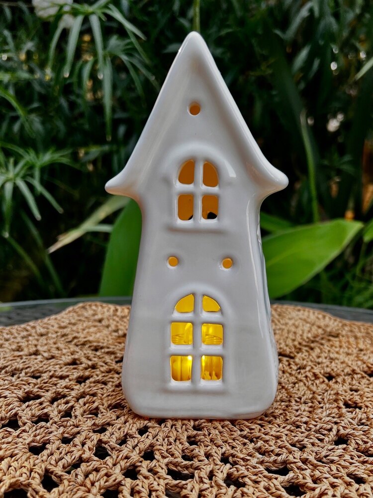 Seramik ev şeklinde mumluk. 19 cm