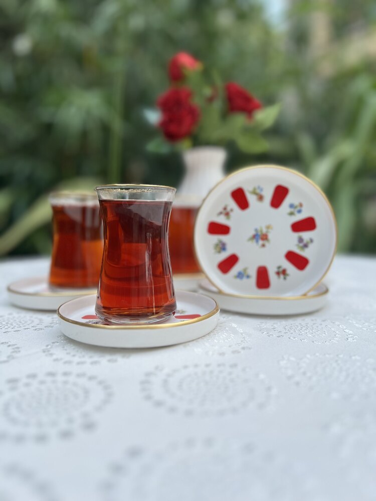 12 Parça Kırmızı Çiçek Desenli Seramik Çay Takımı - 130 ml