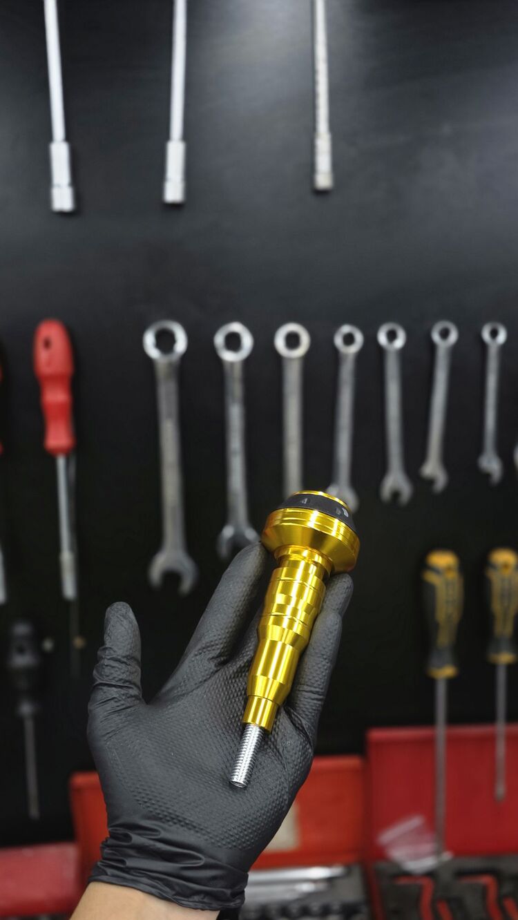 Gold Egzoz Tekli Takoz Universal