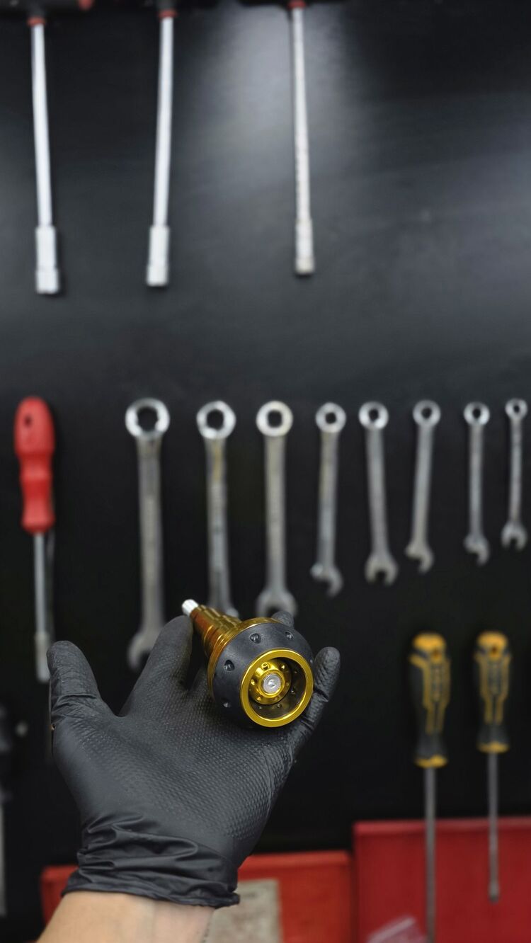 Gold Egzoz Tekli Takoz Universal