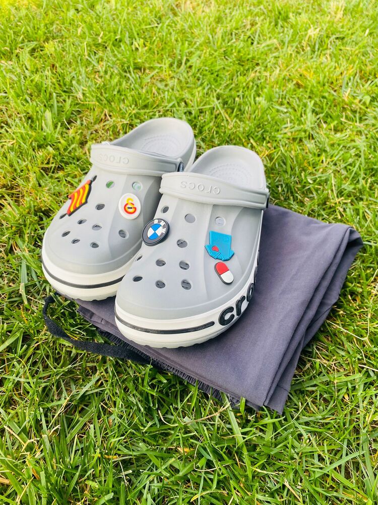 Crocs Unısex Gri-Siyah Yazılı Terlik