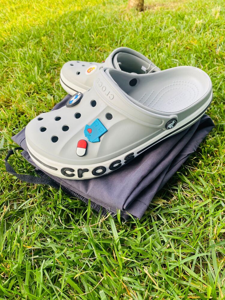 Crocs Unısex Gri-Siyah Yazılı Terlik