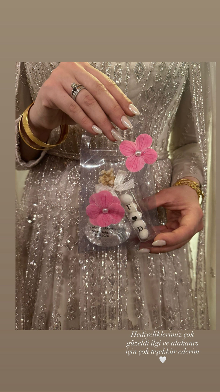 Pembe çiçekli hediyelik