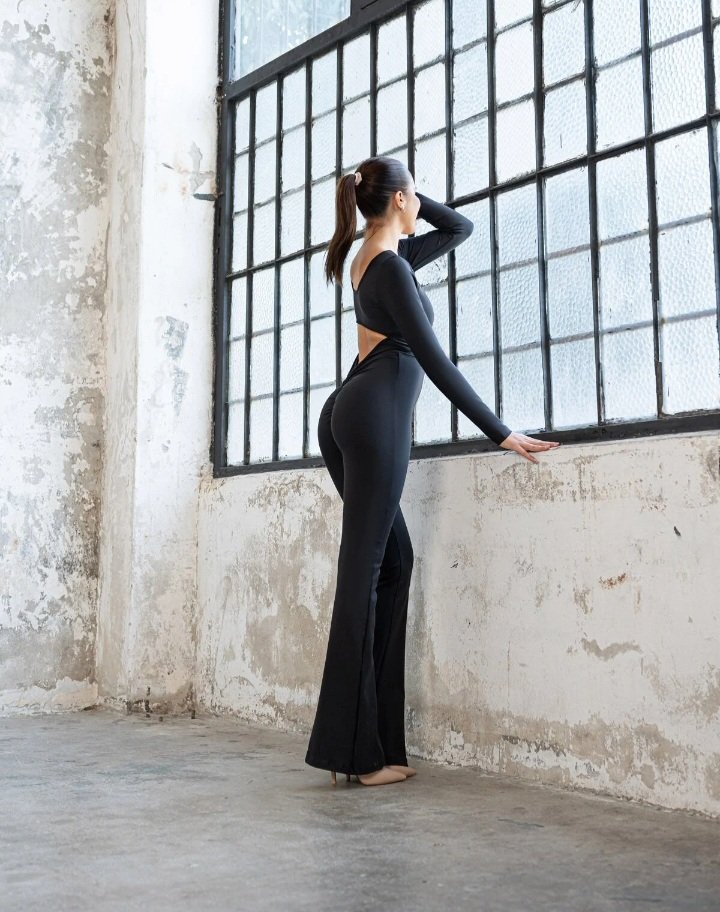 İSPANYOL PAÇA UZUN KOL SCRUNCH BUTT TULUM KOD NO: 3100