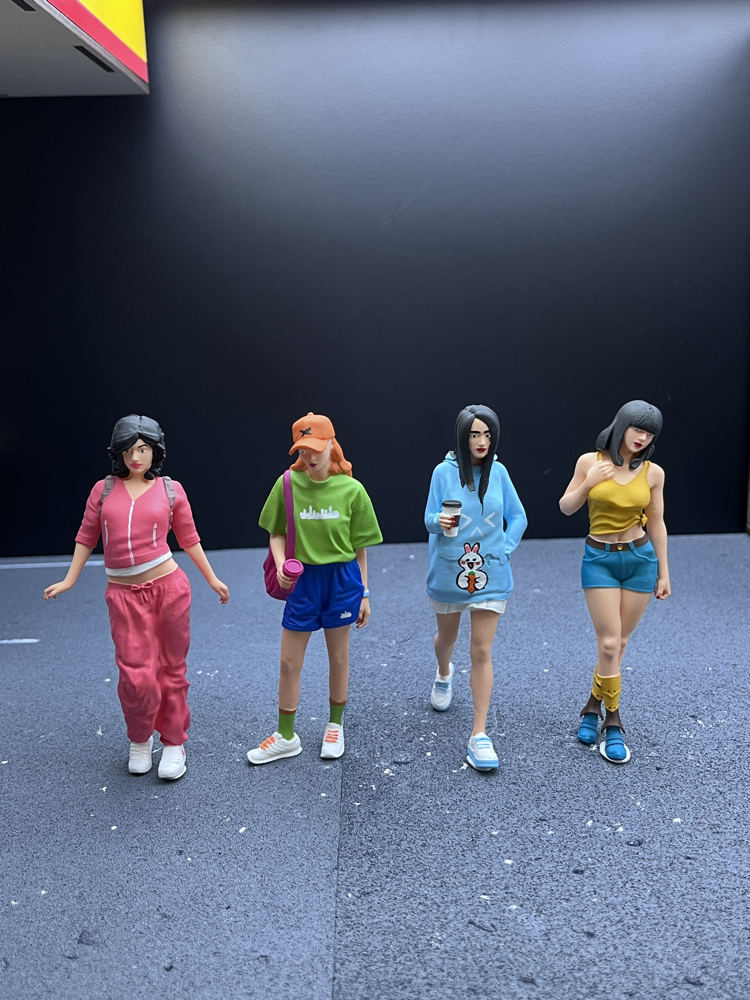 1/18 Genç Kızlar Figür Seti
