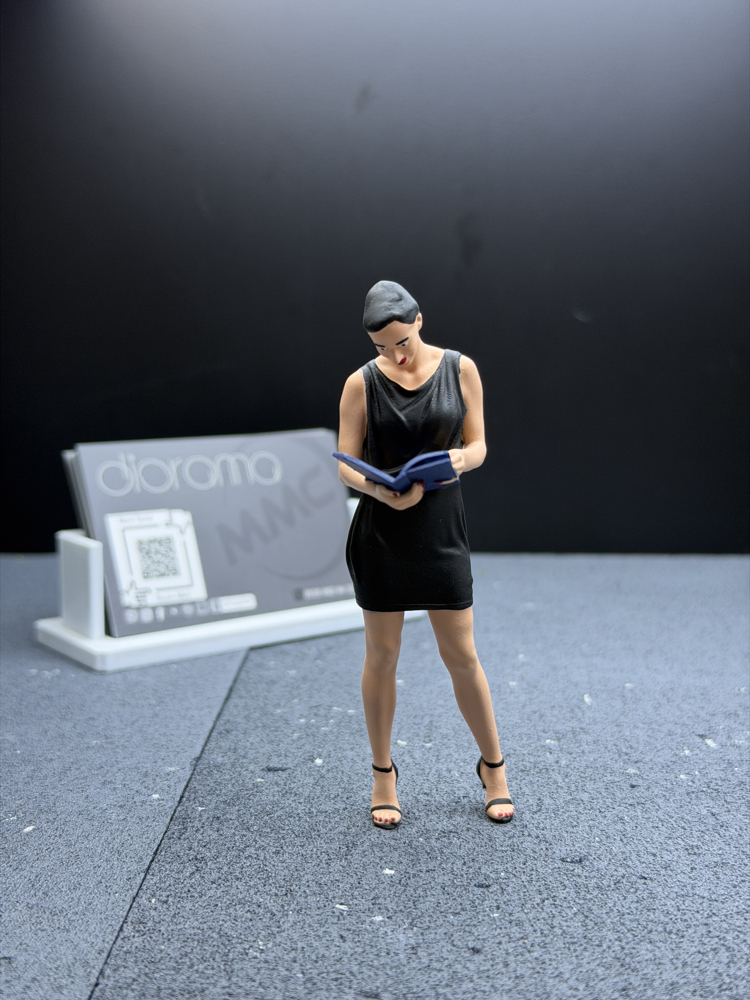 1/18 Showroom Sekreter Figür