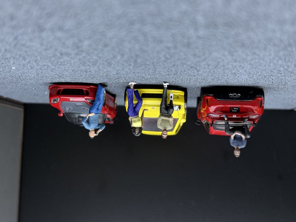 1/64 Araca Yaslanan Figür Seti