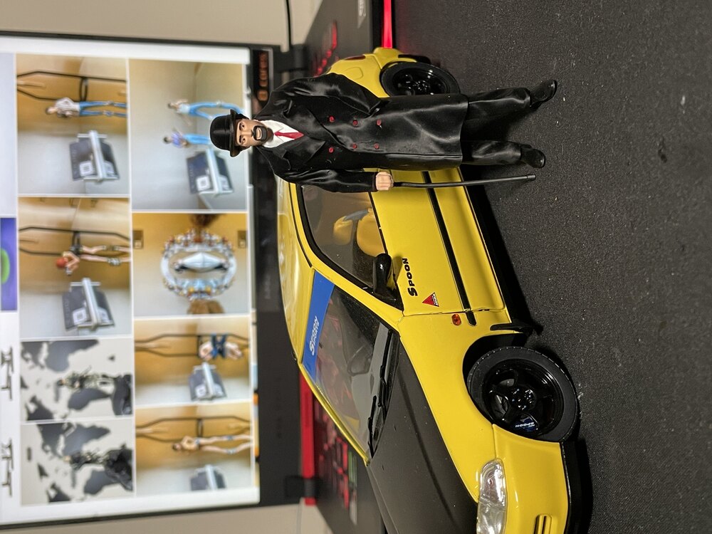 1/18 Bastonlu ve Paltolu Adam Figürü