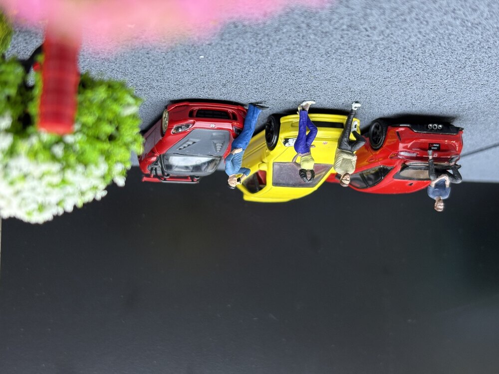 1/64 Araca Yaslanan Figür Seti