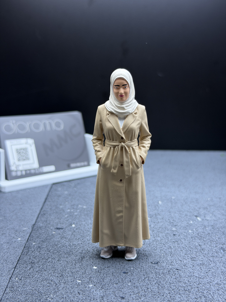 1/18 Tesettürlü Kadın Figürü