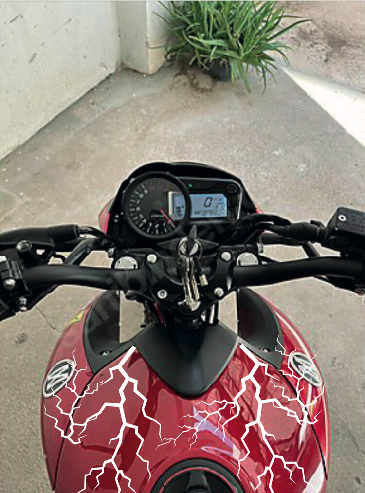 UNIVERSAL ŞİMŞEK STICKER(BEYAZ)