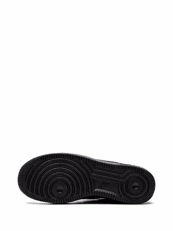 Nike Air Force “Triple Black”