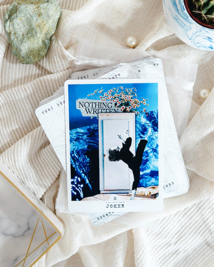 Yeni Dünyalara Kapı Tarotu