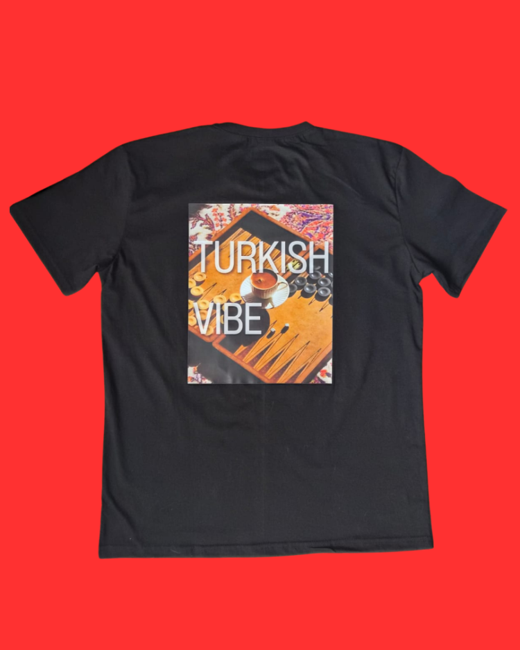 BASKILI SİYAH T-SHIRT