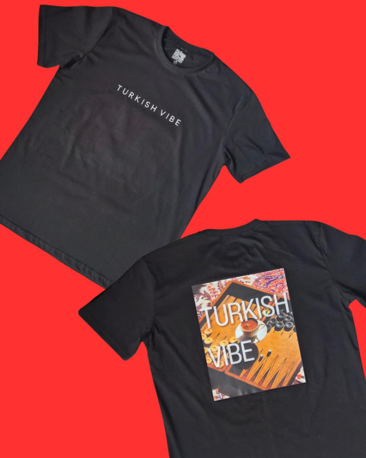 BASKILI SİYAH T-SHIRT