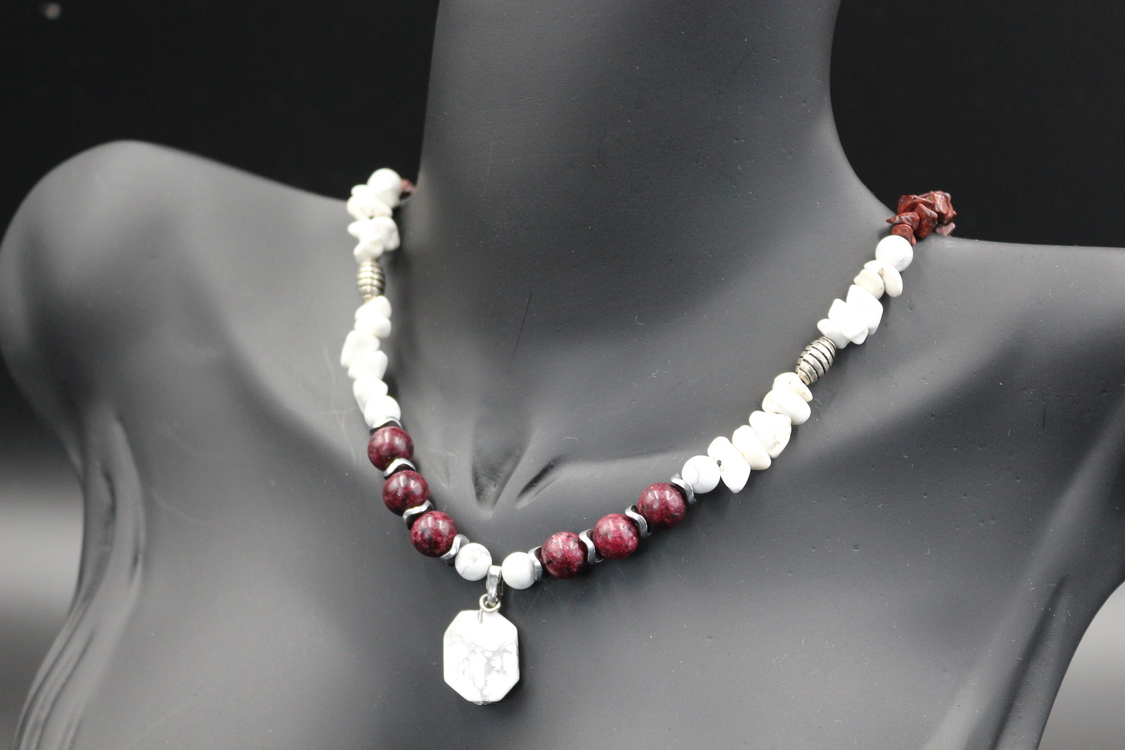 Necklace with a pendant made of natural howlite and agate stone: Crystal Mystery