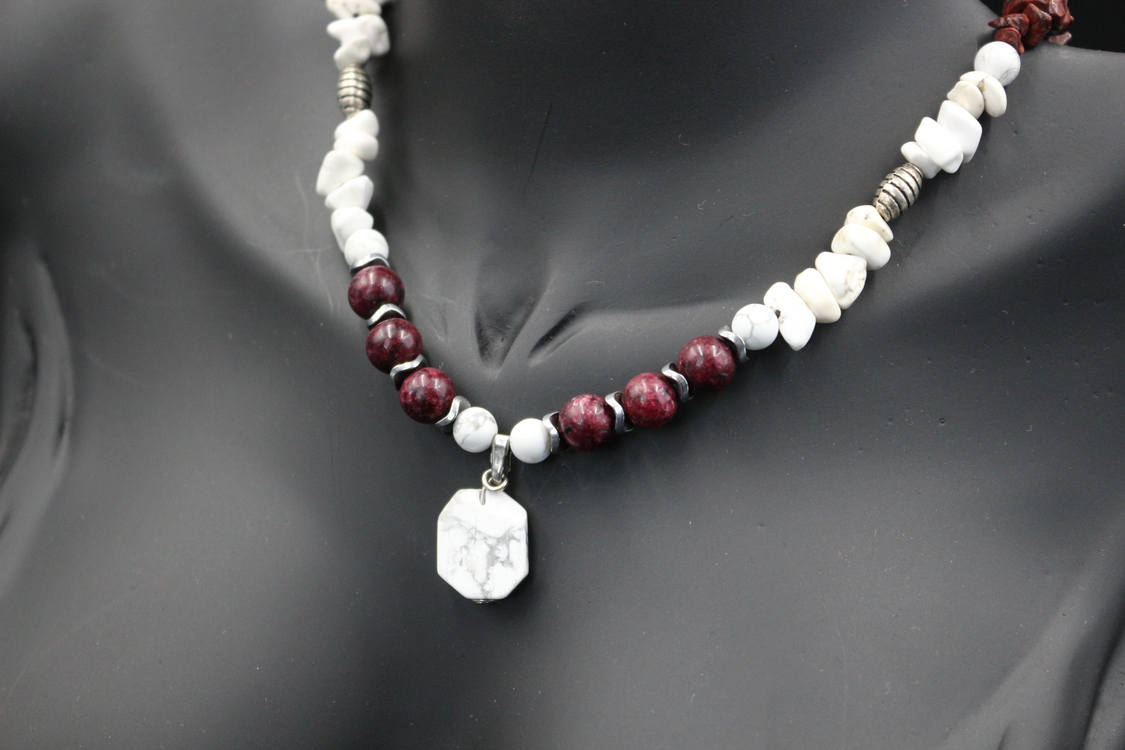 Necklace with a pendant made of natural howlite and agate stone: Crystal Mystery