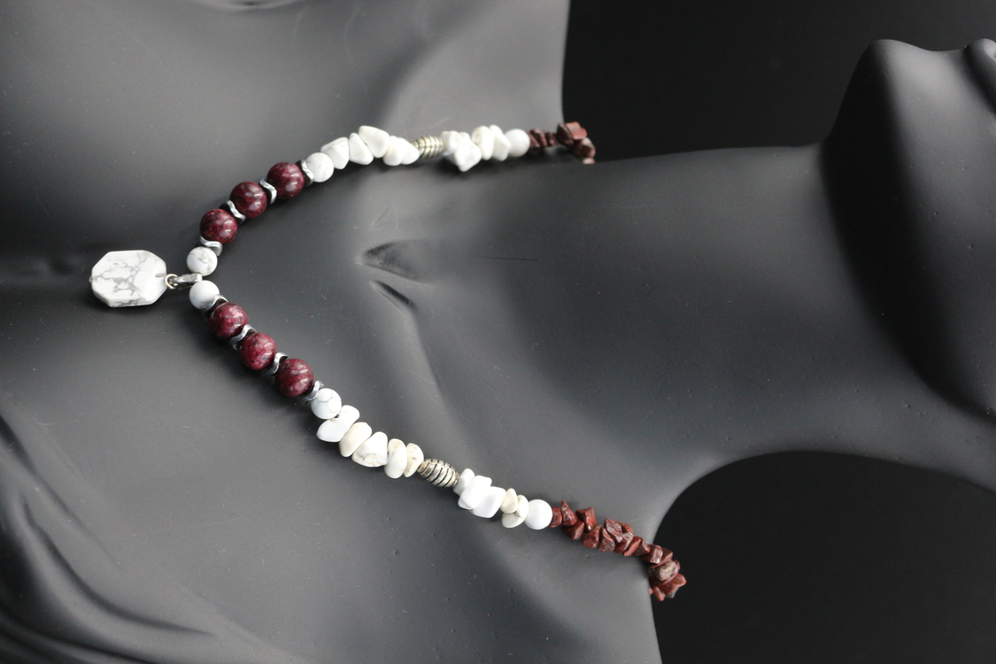 Necklace with a pendant made of natural howlite and agate stone: Crystal Mystery