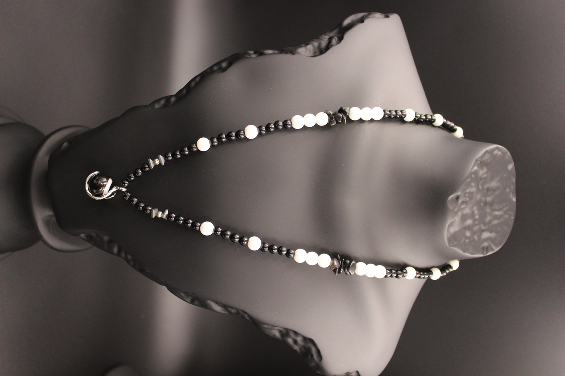 Handmade Black and White Agate Necklace – Natural Stone, Elegant Design