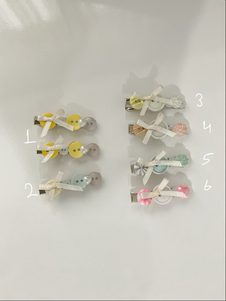 Button hair clips 