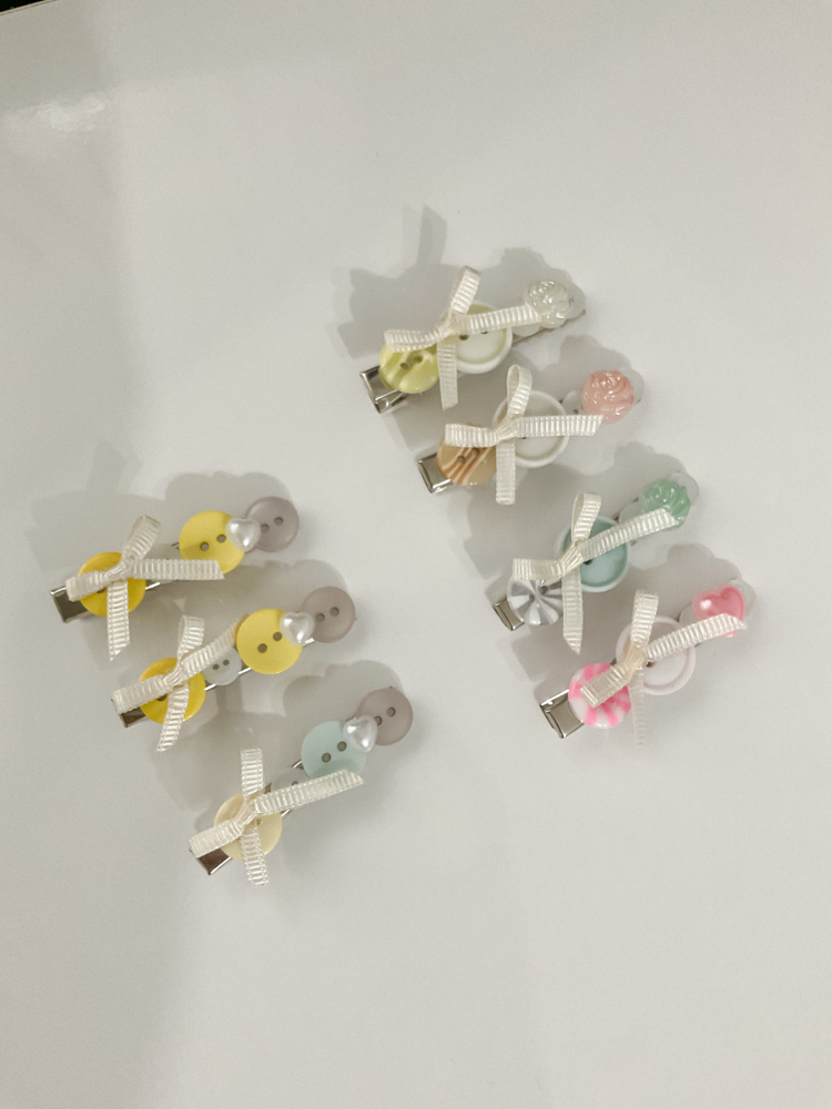 Button hair clips 