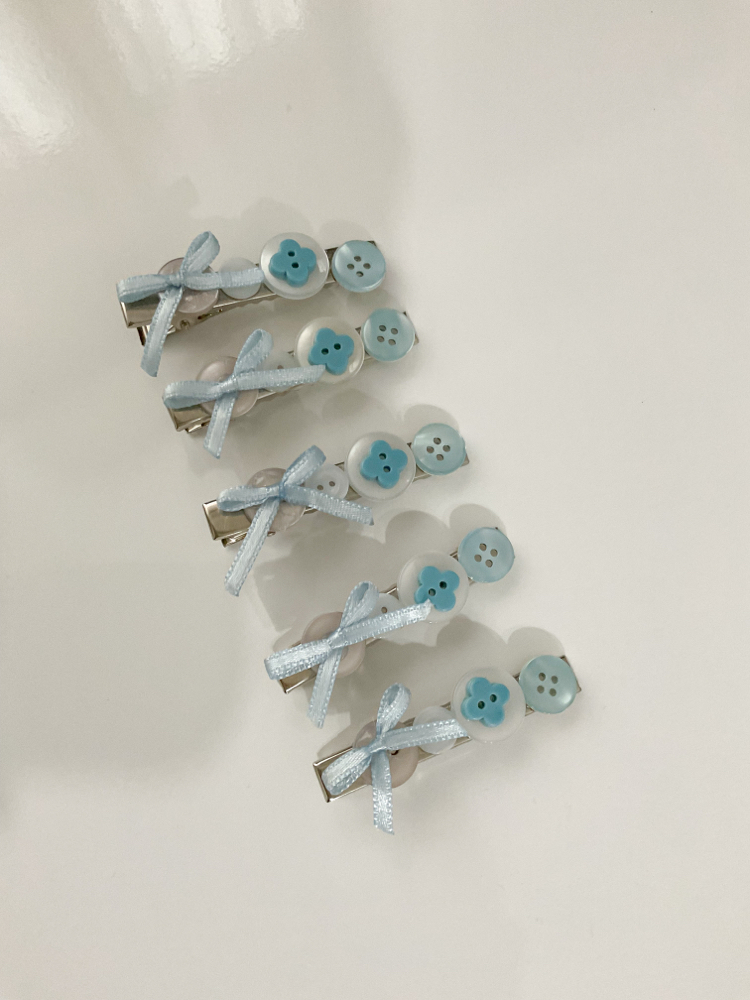 Button hair clips 