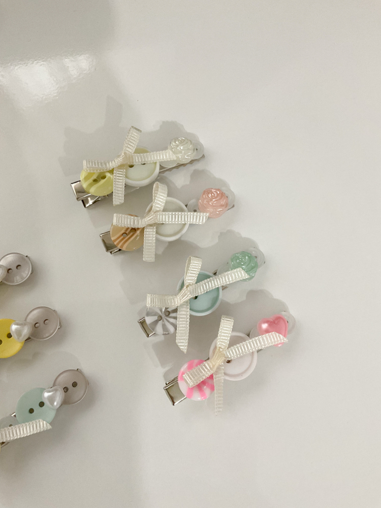 Button hair clips 