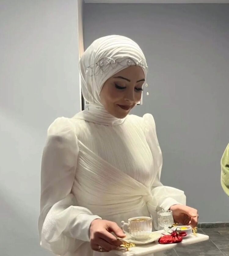 İncili Çelik Taç
