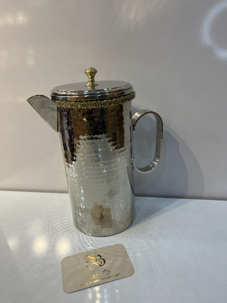 Çiçekli sürahi 