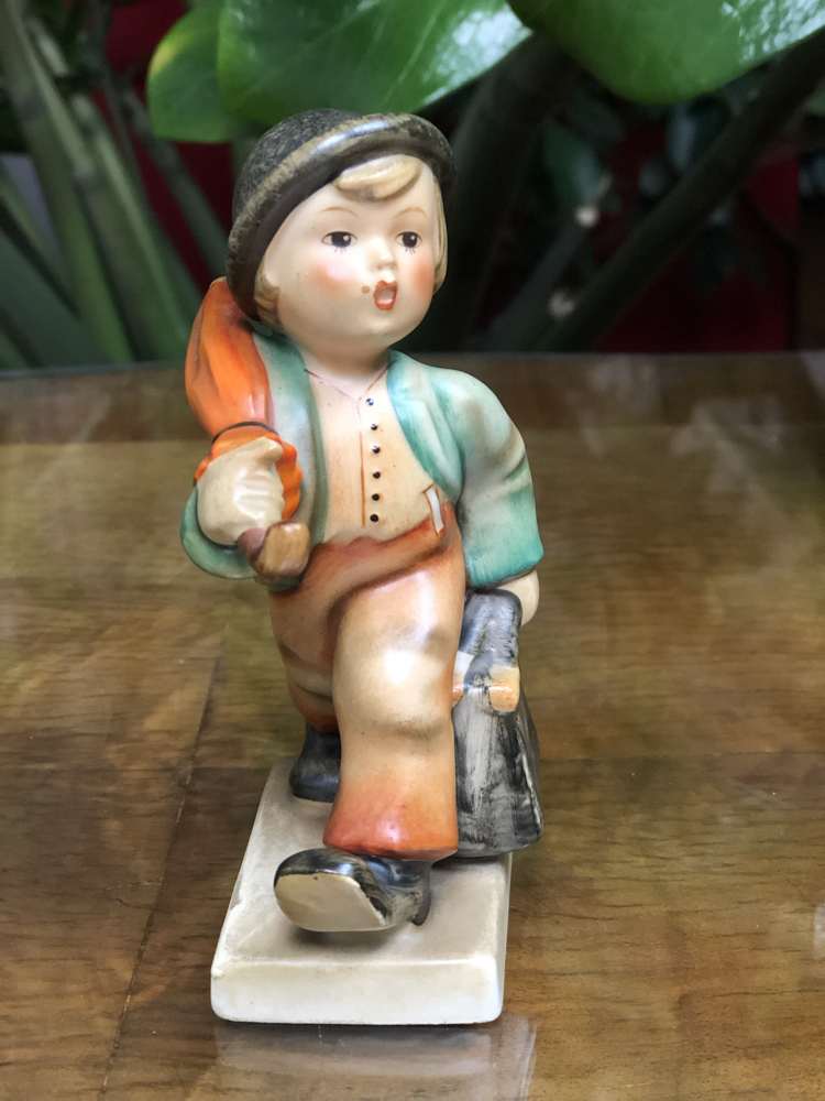 Goebel Hummel Figür Elinde Şemsiye Ve Çantasıyla