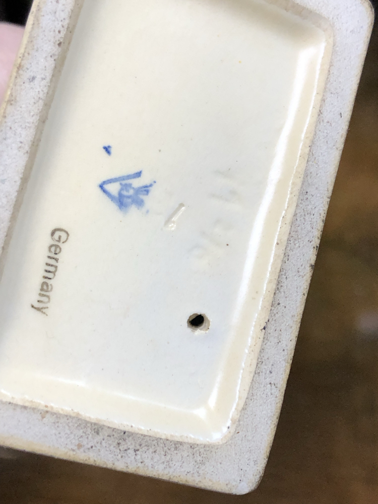 Goebel Hummel Figür Elinde Şemsiye Ve Çantasıyla