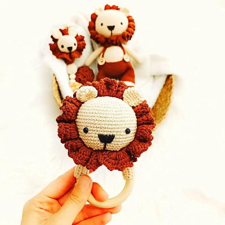 Amigurumi aslan uyku arkadaşı çıngırak diş kaşıyıcı yenidoğan seti