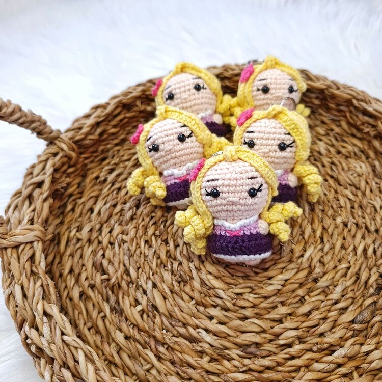AMİGURUMİ ÖRGÜ RAPUNZEL ANAHTARLIK ÇANTA SÜSÜ
