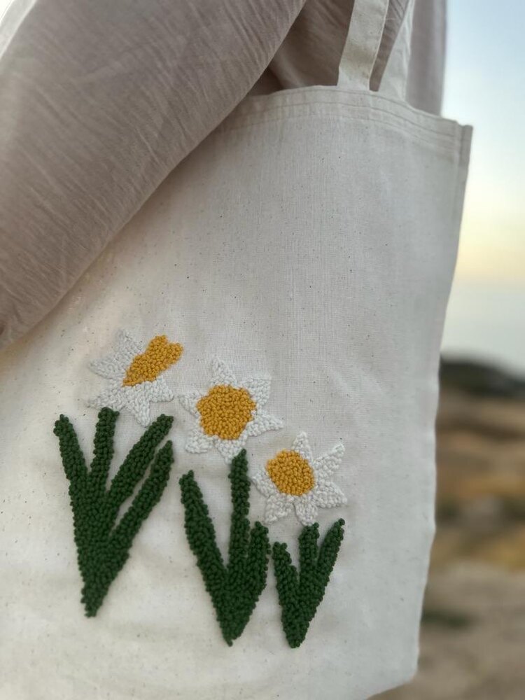 Punch Nakışlı El Yapımı Karaburun Nergisi Bez Çanta 