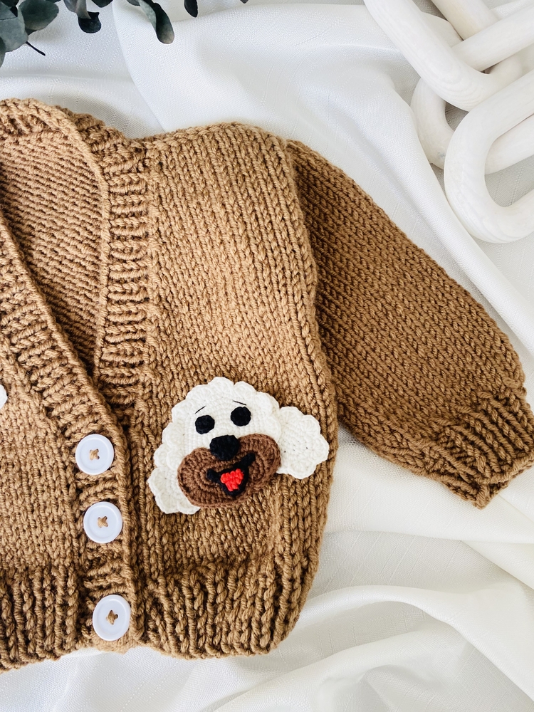 Köpek Figürlü El Örgüsü Bebek Hırkası – Puppy Desenli