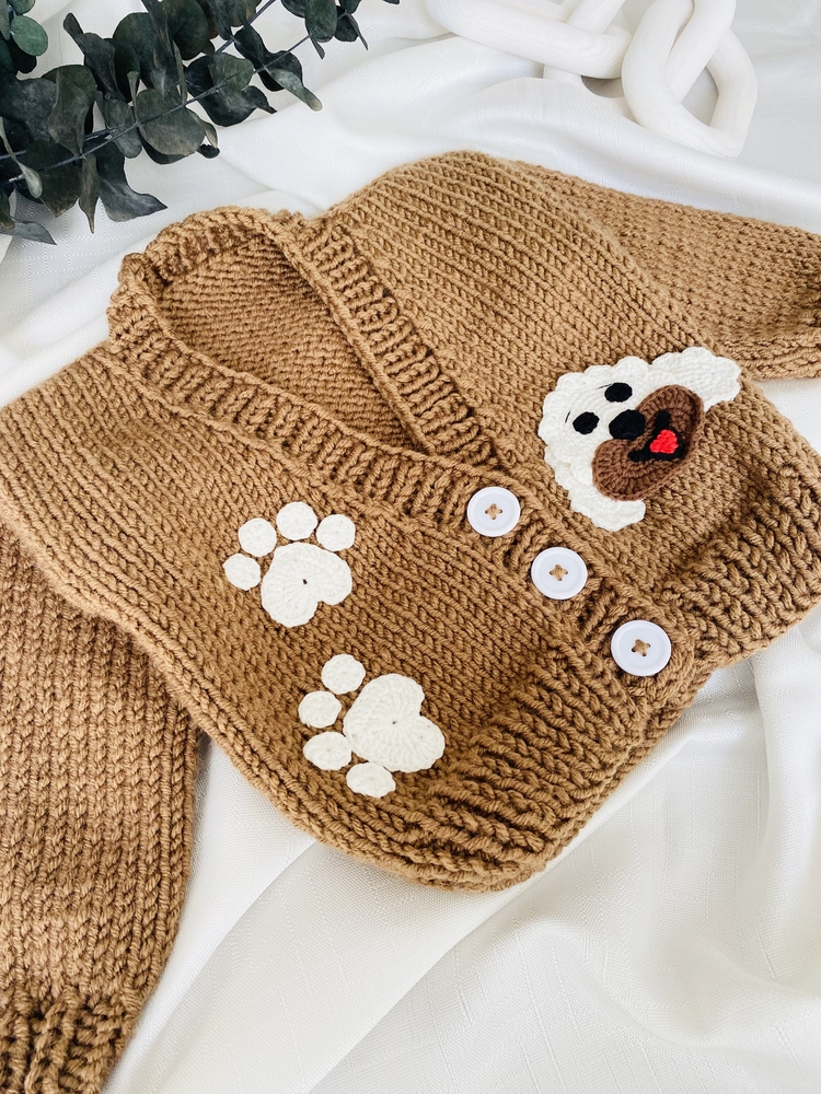 Köpek Figürlü El Örgüsü Bebek Hırkası – Puppy Desenli