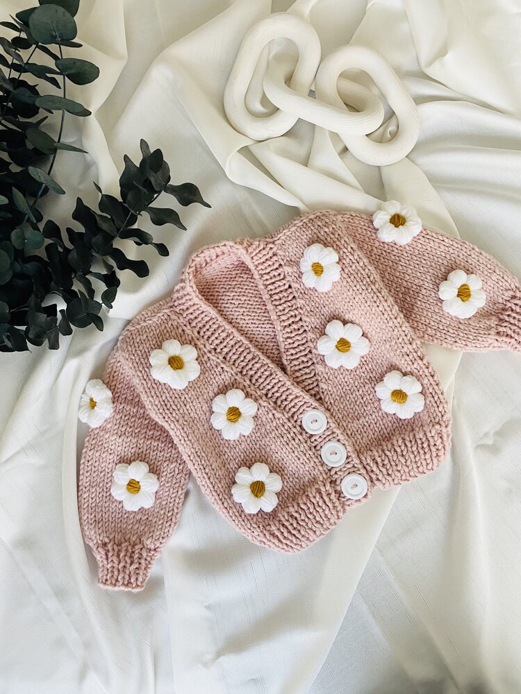 Papatya Detaylı Pudra Pembe El Örgüsü Bebek Hırkası