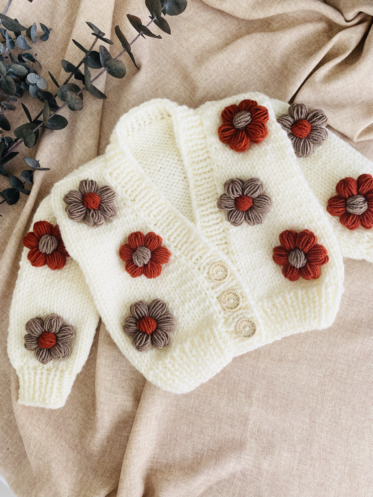 Çiçek Aplikeli El Örgüsü Bebek Seti – Hırka Etek Bandana
