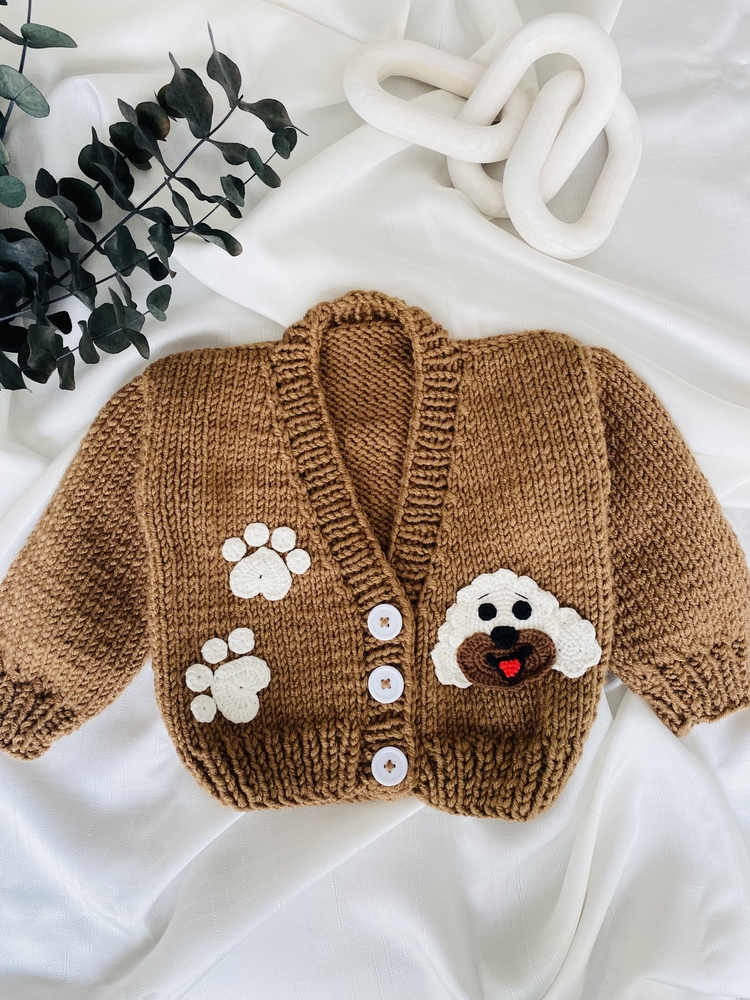 Köpek Figürlü El Örgüsü Bebek Hırkası – Puppy Desenli