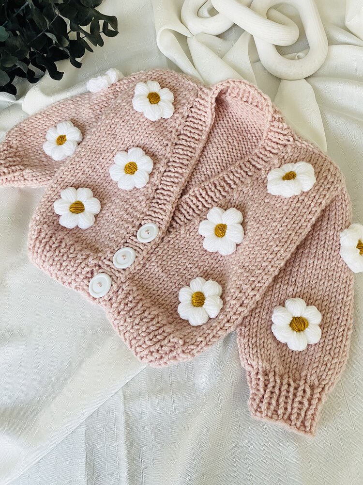 Papatya Detaylı Pudra Pembe El Örgüsü Bebek Hırkası