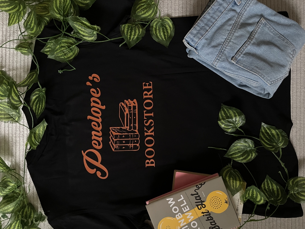 Penelope’s Bookstore Tişört