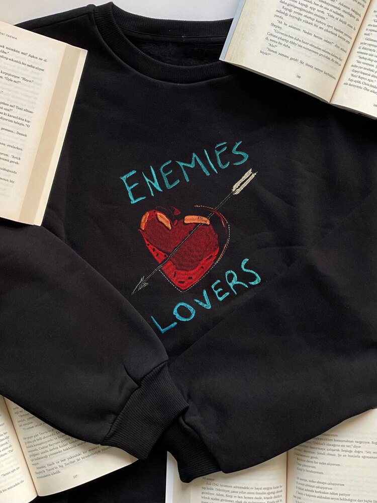 Enemies To Lovers Nakışlı Sweatshirt
