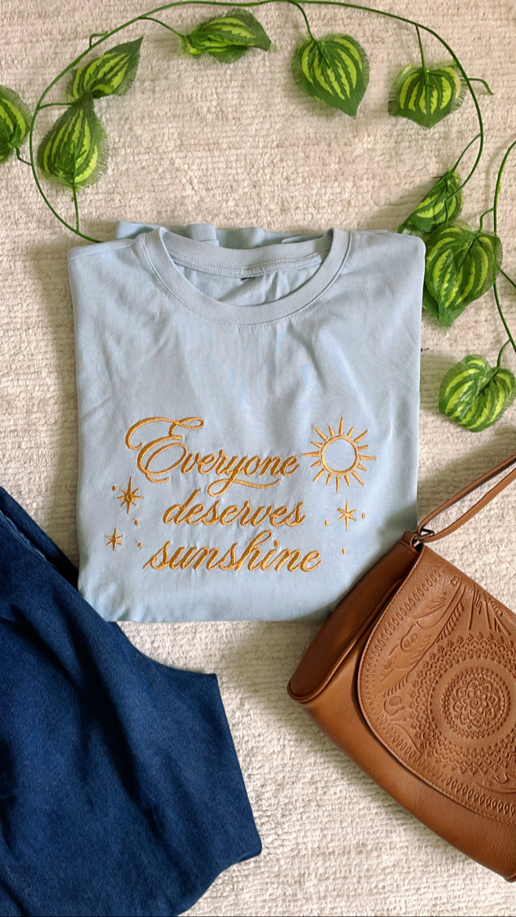 Everyone Deserves Sunshine Nakışlı Tişört