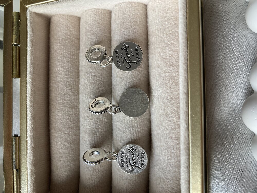 Yazılı Yuvarlak Sallantılı Pandora Charm