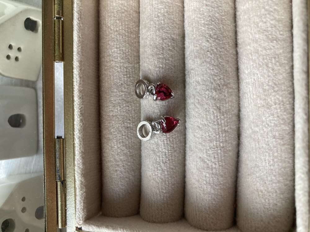 Kırmızı Taşlı Sallantılı Kalp Pandora Charm 