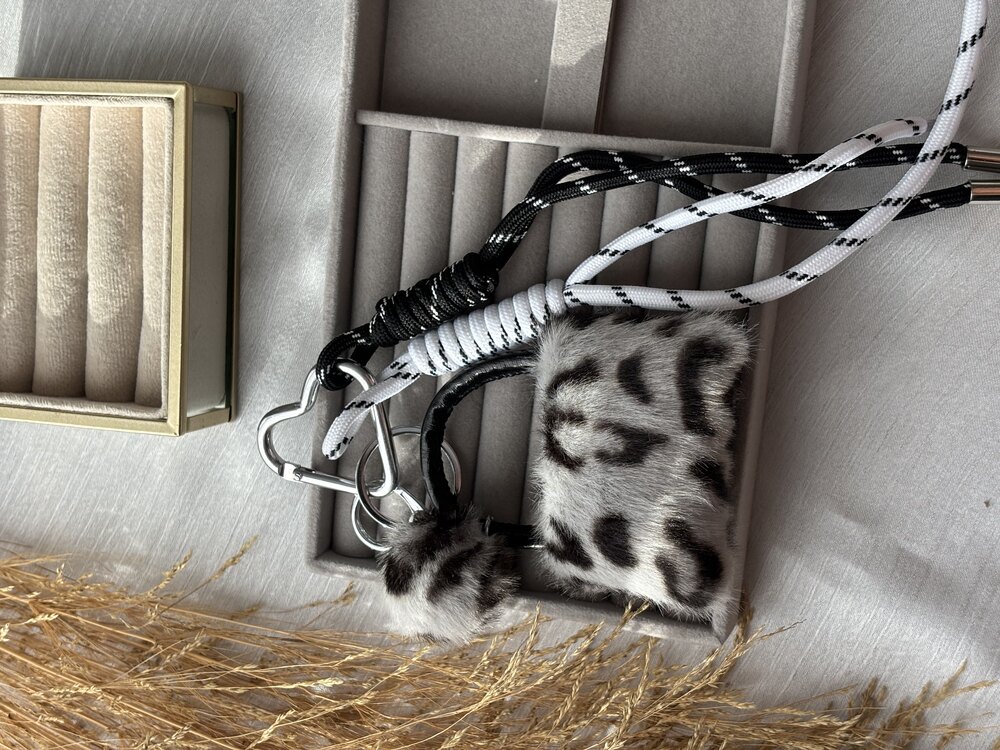 Gri Leopar Peluş Çanta Charmı