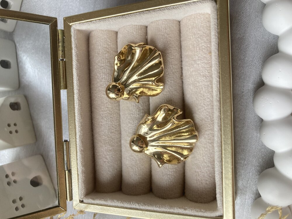 Gold Dalgalı Form Küpe